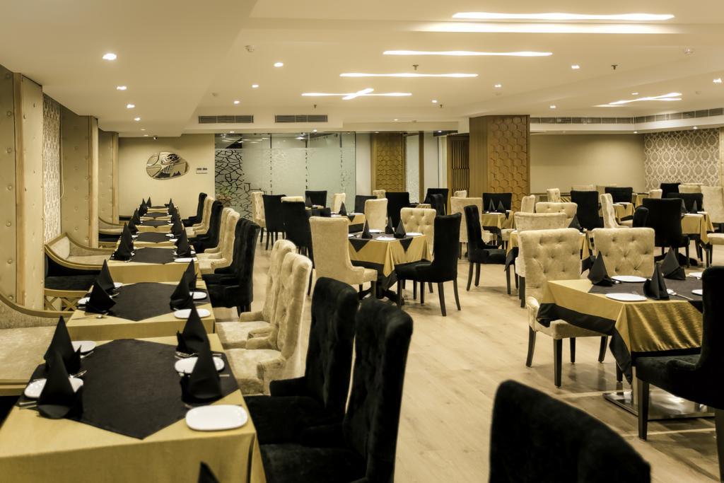 Hotel Sky Chandīgarh Esterno foto